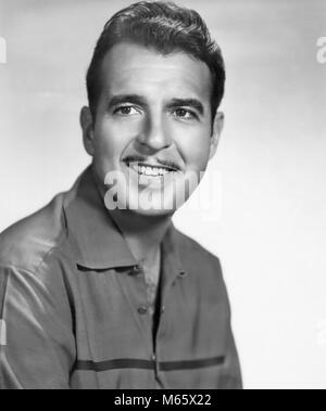 TENNESSEE ERNIE FORD (1919-1991) Promotional photo of American singer and TV host Stock Photo
