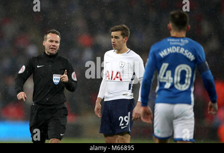 Match referee Paul Tierney (left) speaks with Tottenham Hotspur's Harry Winks (centre) and Rochdale's Ian Henderson during the Emirates FA Cup, fifth round replay match at Wembley Stadium, London. PRESS ASSOCIATION Photo. Picture date: Wednesday February 28, 2018. See PA story SOCCER Tottenham. Photo credit should read: Nick Potts/PA Wire. RESTRICTIONS: No use with unauthorised audio, video, data, fixture lists, club/league logos or 'live' services. Online in-match use limited to 75 images, no video emulation. No use in betting, games or single club/league/player publication Stock Photo