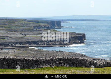 Cliffs at the Iron Age fort of Dœn Aonghasa on the island of Inis Mór, Aran Islands, Co Galway, Ireland Stock Photo