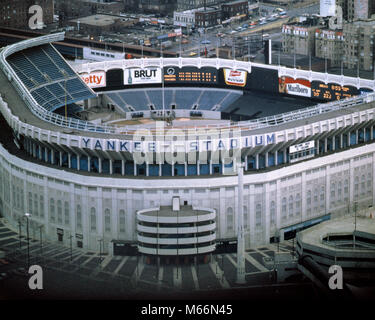 1980s YANKEE STADIUM DEMOLISHED IN 2009 BRONX NEW YORK CITY USA - kr40280 PHT001 HARS MLB OLD FASHIONED THE CATHEDRAL OF BASEBALL THE HOUSE THAT RUTH BUILT YANKEE STADIUM Stock Photo