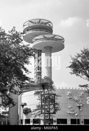 1960s 1964 EMPIRE STATE OBSERVATION TOWERS WORLD'S FAIR FLUSHING NEW YORK USA - q64216 CPC001 HARS FLUSHING MEADOW OLD FASHIONED TOWERS Stock Photo