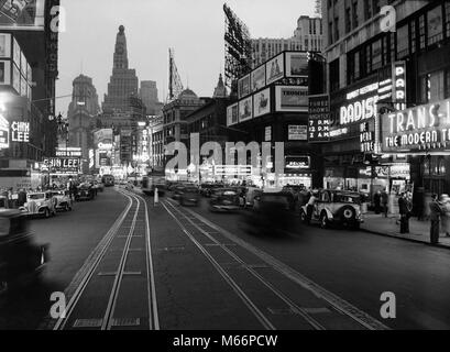 1930s 1934 NIGHT STREET SCENE ON BROADWAY LOOKING SOUTH TO TIMES SQUARE NEW YORK CITY USA - q74069 CPC001 HARS OLD FASHIONED Stock Photo