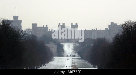 Snow sits on the Long Walk at Windsor Castle, Berkshire, as storm Emma, rolling in from the Atlantic, looks poised to meet the Beast from the East's chilly Russia air - causing further widespread snowfall and bitter temperatures. Stock Photo