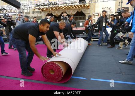 Los Angeles, USA. 26th Feb, 2018. Workers rolling out the red carpet in front of the Dolby theatre in Los Angeles, US, 26 February 2018. The Oscar Awards take place there on 04 March 2018. Credit: Barbara Munker/dpa/Alamy Live News Stock Photo
