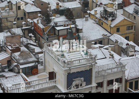 Venice, Italy. 01st Mar, 2018. Second snow day in Venice, an event that was repeated on February 28th 2018 Credit: Independent Photo Agency/Alamy Live News Stock Photo