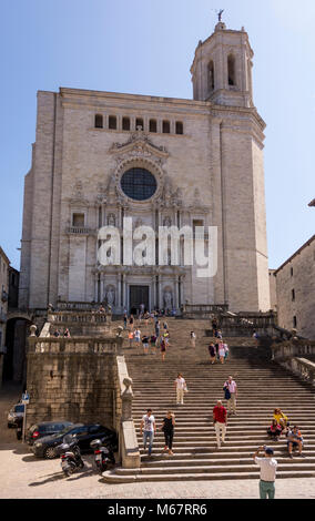 Tourists on the steps leading to La Catedral de Girona (Girona Cathedral), Catalonia, Spain Stock Photo