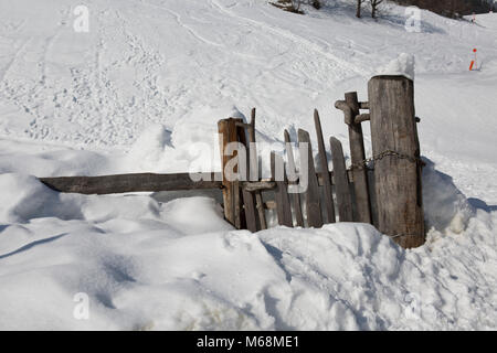 Europe Austria Alps Großarl - an old damaged wooden fence in the snow Stock Photo