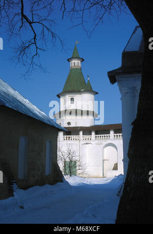 New Jerusalem Monastery (Novoiyerusalimsky Monastery) yard and tower, Russia Stock Photo