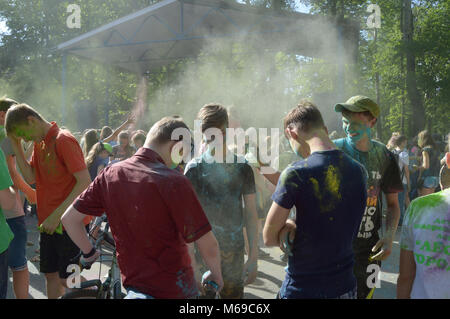 Kovrov, Russia. 28 May, 2016. Holi colors festival in park named Degtyarev Stock Photo