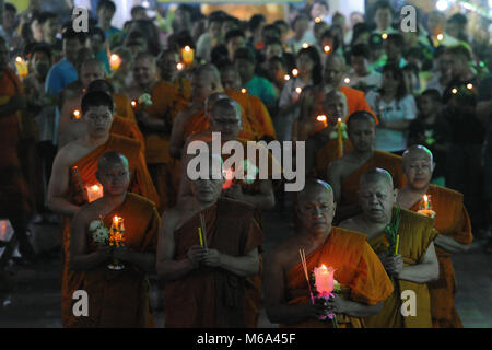 Bangkok, Thailand. 1st Mar, 2018. Buddhist monks walk with lanterns in circle to celebrate Makha Bucha day at a temple on the outskirts of Bangkok, Thailand, March 1, 2018. As one of Thailand's most important Buddhist festivals, Makha Bucha is observed on every full moon night of the third month in the Thai lunar calendar. Credit: Rachen Sageamsak/Xinhua/Alamy Live News Stock Photo