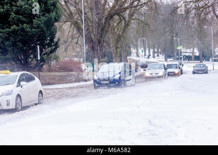 Northampton, England. 2nd Mar, 2018. UK Weather:. Slow moving commuter traffic on Park Ave South due to snow which is blowing off Abington Park in the strong winds and  drifting across the road,  temperatures of -6 overnight not counting for wind chill . Credit: Keith J Smith./Alamy Live News Stock Photo