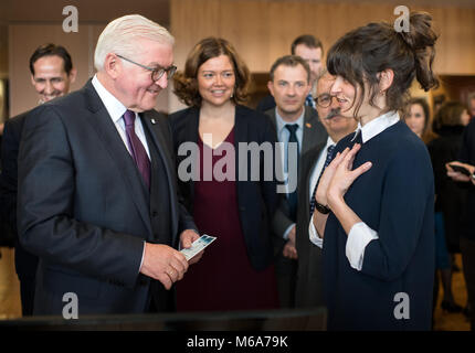 02 March 2018, Portugal, Porto: German President Frank-Walter Steinmeier (L) has a conversation with designer Filipa Frois Almeida at the Science and Technology Park of the University of Porto. German President Steinmeier is in Portugal for a two-day visit. Photo: Bernd von Jutrczenka/dpa Stock Photo