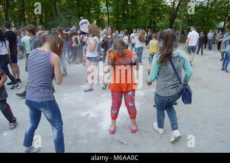 Kovrov, Russia. 28 May, 2016. Holi colors festival in park named Degtyarev Stock Photo