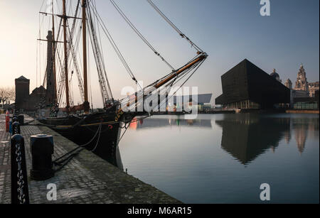 Liverpool Canning - Albert Dock with Mann Island and Royal Liver Building Stock Photo