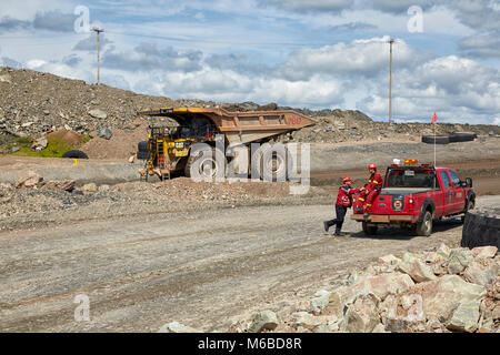 Mine workers ArcelorMittal Mine, Mount Wright (Mount Wright), Fermont, Quebec, Canada Stock Photo