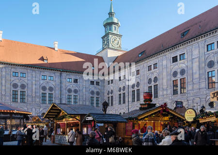 Christmas market stalls in Kaiserhof (Emperor's Courtyard) Munich Residenz, Munich, Bavaria, Germany, Europe Stock Photo