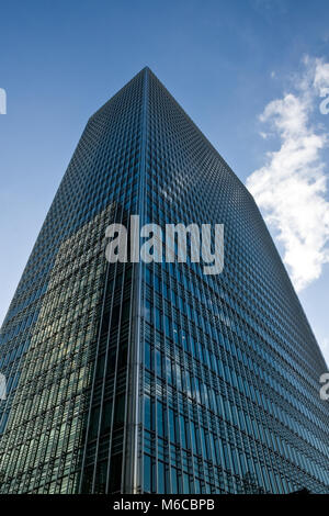Modern steel structure of a high rise building Stock Photo - Alamy