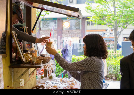 Street Food and drink seller vendor, Ginza, Tokyo, Japan Stock Photo