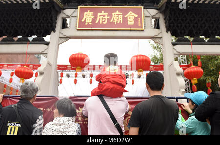 Guangzhou, China's Guangdong Province. 2nd Mar, 2018. Citizens visit a temple fair to celebrate the Lantern Festival in Guangzhou, south China's Guangdong Province, March 2, 2018. Credit: Lu Hanxin/Xinhua/Alamy Live News Stock Photo