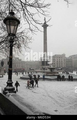 London, UK. 02nd Mar, 2018. London 2nd March 2018: Heavy snow fall in Trafalgar Square Central London. Credit: claire doherty/Alamy Live News Stock Photo