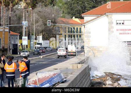 Lisbon, Portugal. 2nd Mar, 2018. Civil Protection closed the marginal road towards Cascais - Lisbon due to the strong swell that is felt at Paco de Arcos, outskirts of Lisbon and in all the Portuguese coast, on March 2, 2018. Credit: Pedro Fiuza/ZUMA Wire/Alamy Live News Stock Photo