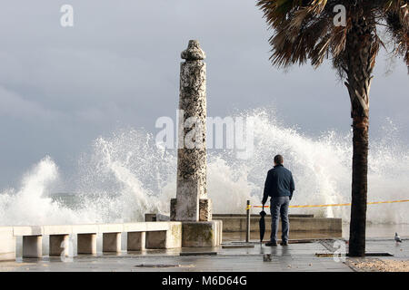 Lisbon, Portugal. 2nd Mar, 2018. A man looks on the strong swell that is felt at Paco de Arcos, outskirts of Lisbon and in all the Portuguese coast, on March 2, 2018. Credit: Pedro Fiuza/ZUMA Wire/Alamy Live News Stock Photo