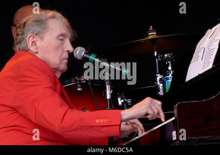 Plant City, Florida, USA. 2nd March, 2018. Legendary singer, songwriter, and pianist Jerry Lee Lewis, performs on March 2, 2018 at the Florida Strawberry Festival in Plant City, Florida. A pioneer of rock and roll and rockabilly music, the 82 year-old Lewis is often known by his nickname, The Killer. (Paul Hennessy/Alamy) Credit: Paul Hennessy/Alamy Live News Stock Photo