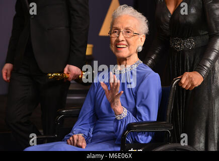 Katherine Johnson 449  89th Academy Awards ( Oscars ), press room at the Dolby Theatre in Los Angeles. February 26, 2017.Katherine Johnson 449 89th Academy of Motion Picture Oscar Awards  2017. Oscar Trophy, Oscar Press Room 2017, winner with trophy in 2017, Oscar Statue 2017  89th Oscars Press Room Stock Photo