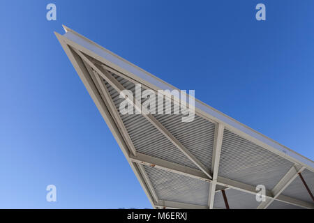 Palm Springs, California: The distinctive cantilevered canopy of the Tramway Gas Station. The 60's era modernist landmark  has operated as the Palm Sp Stock Photo