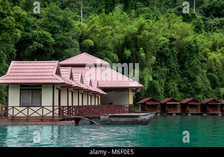 Floating bungalows on the Cheow Lan lake inside the Khao Sok National Park in southern Thailand Stock Photo