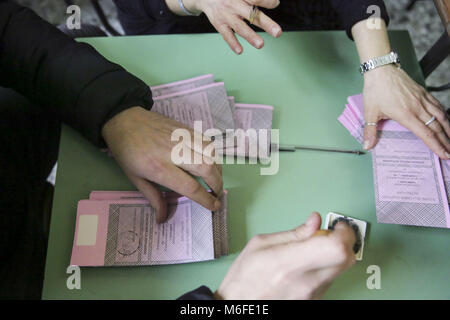 Naples, Italy. 3rd March 2018. Naples, preparation of polling stations for the Chamber and Senate. 03/03/2018, Naples, Italy Credit: Independent Photo Agency Srl/Alamy Live News Stock Photo