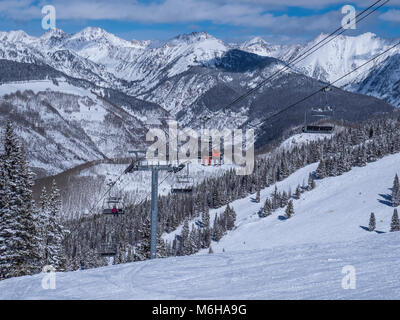 Wildwood Epress Lift 3 with the Gore Range in the background, Hunky Dory ski trail, winter, Vail Ski Resort, Vail, Colorado. Stock Photo