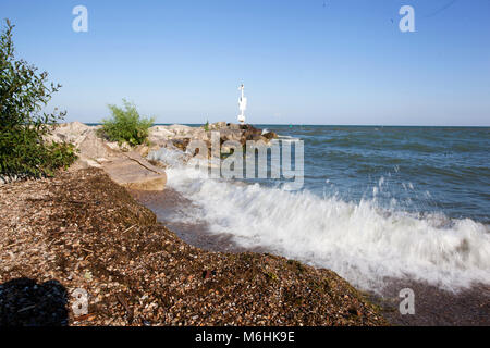 Kingsville Cedar Beach Crashing Waves Lake Erie North Shore Stock Photo