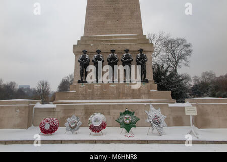 A snow covered war memorial in St James's Park Stock Photo