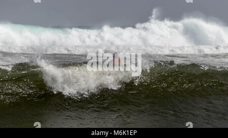 Lake Worth, Florida, USA. 4th Mar, 2018. A surfer at the Boynton Inlet studies the incoming waves on March 4, 2018. Credit: Allen Eyestone/The Palm Beach Post/ZUMA Wire/Alamy Live News Stock Photo