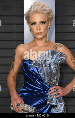 Los Angeles, CA, USA. 4th Mar, 2018. Halsey. 2018 Vanity Fair Oscar Party following the 90th Academy Awards held at the Wallis Annenberg Center for the Performing Arts. Credit: Birdie Thompson/AdMedia/ZUMA Wire/Alamy Live News Stock Photo