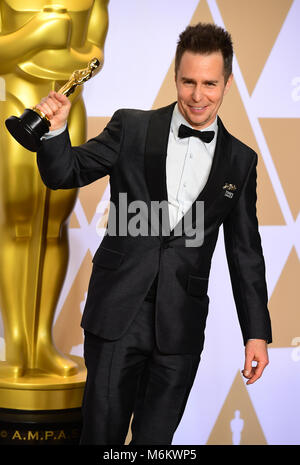 Sam Rockwell with his award for the best supporting actor for Three Billboards Outside Ebbing, Missouri. in the press room at the 90th Academy Awards held at the Dolby Theatre in Hollywood, Los Angeles, USA. Stock Photo