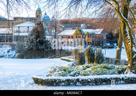 The Old Clubhouse pub, Opera House and The Pavilion Gardens under a covering of winter snow, Buxton, Peak District, Derbyshire ,UK Stock Photo