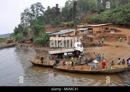 Democratic Republic of Congo, People boarding from Goma Stock Photo