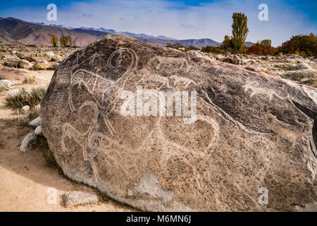 Ancient petroglyphs, Issyk-kul State Historical Cultural Museum and Reserve,  Cholpon-Ata, Kyrgyzstan Ancient carved rock figures from 2000 b.c.e, Dep Stock Photo