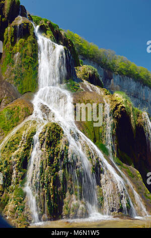 The Tufs Waterfall on the natural site of 'la reculee de Baume-les-Messieurs' in the Jura department (central-eastern France) Stock Photo
