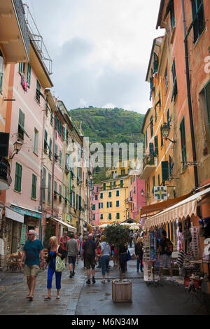 Via Roma, Vernazza, Liguria, Italy Stock Photo