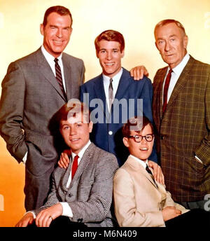 MY THREE SONS American ABC TV series 1960-1965 with from left (standing) Fred MacMurray, Don Grady, William Demarest,  (seated) Tim Considine, Barry Livingstone Stock Photo