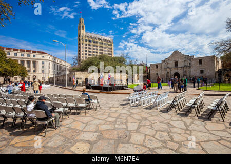 SAN ANTONIO, TEXAS - MARCH 2, 2018 - People gather to watch the 182nd commemoration of the Siege and Battle of the Alamo, which took place between Feb Stock Photo