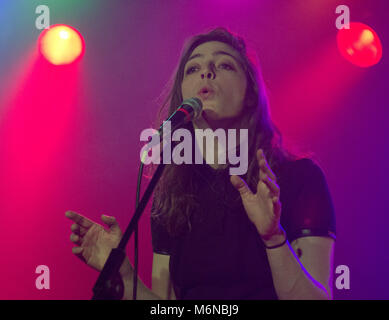 French singer Flora Fischbach aka Fishbach during a Concert, on March 3, 2018, at the Zoom Club in Frankfurt, Germany. | Verwendung weltweit Stock Photo