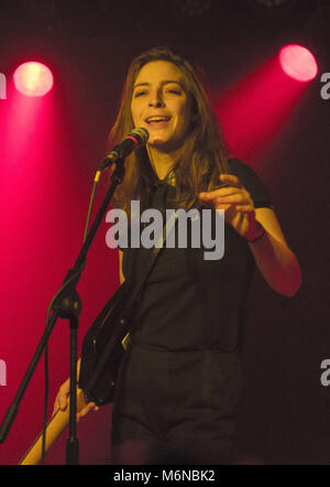 French singer Flora Fischbach aka Fishbach during a Concert, on March 3, 2018, at the Zoom Club in Frankfurt, Germany. | Verwendung weltweit Stock Photo