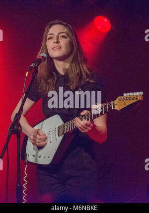 French singer Flora Fischbach aka Fishbach during a Concert, on March 3, 2018, at the Zoom Club in Frankfurt, Germany. | Verwendung weltweit Stock Photo