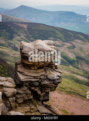Weathered  gritstones of Upper Tor looking over Grindsbrook towards Lose Hill on Kinder Scout in the Derbyshire Peak District Stock Photo
