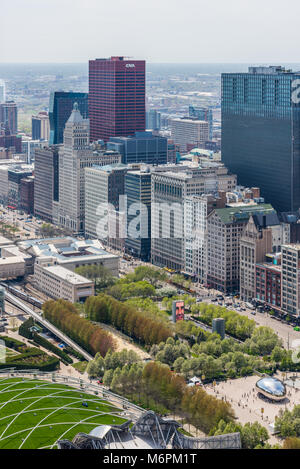 Aerial view of Millennium Park and Michigan avenue streetwall Stock Photo