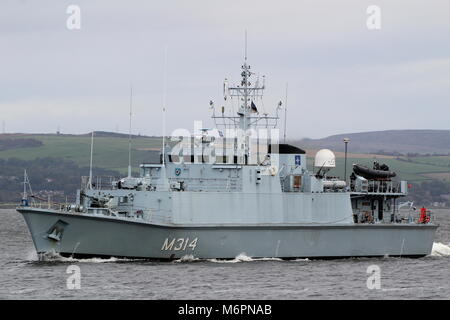 EML Sakala (M314), a Sandown-class minehunter operated by the Estonian Navy, passing Greenock at the start of Exercise Joint Warrior 17-2. Stock Photo